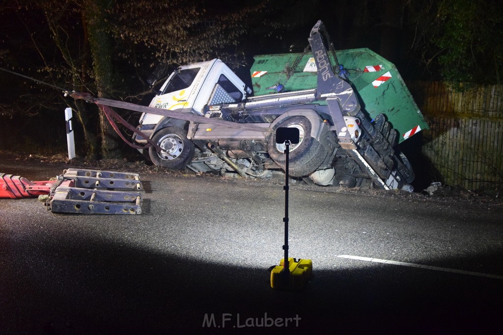 Container LKW umgestuerzt Koeln Brueck Bruecker- Dellbruecker Mauspfad P145.JPG - Miklos Laubert